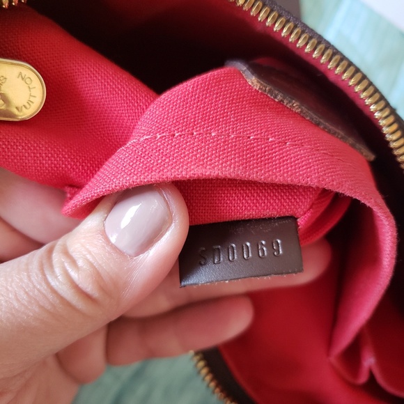 SOLD: Louis Vuitton Thames PM Excellent condition. - Picture 3 of 8